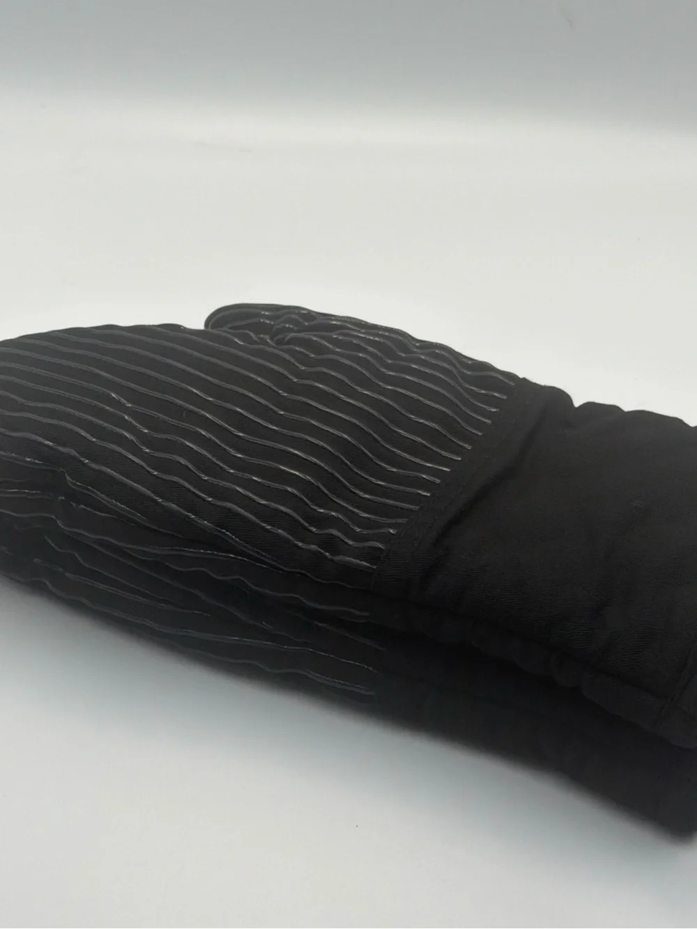 Big Red House Oven Mitts Pair Black BBQ Grill Heat Resistant